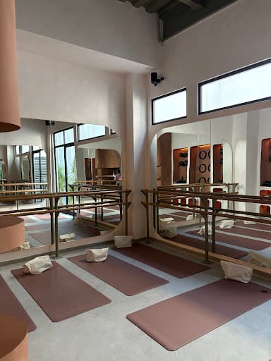 Elemental Studio — Pilates en Unidad Habitacional del Pacífico, Coyoacán