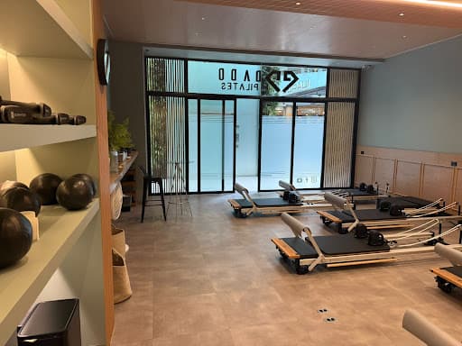 DADO PILATES STUDIO — Pilates en Otros