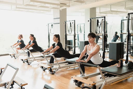 Atoms Studio | Pilates, Barre & Yoga — Pilates en Monterrey